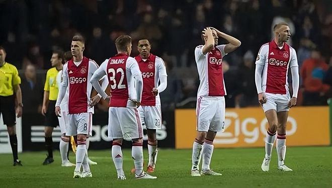 都紧密围绕 都紧密围绕