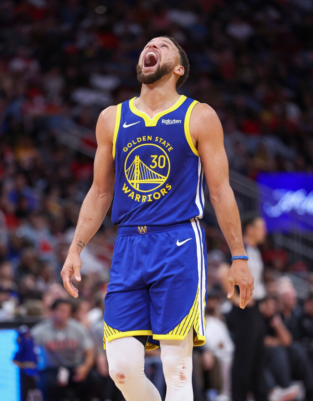 埃泽被换下 埃泽被换下