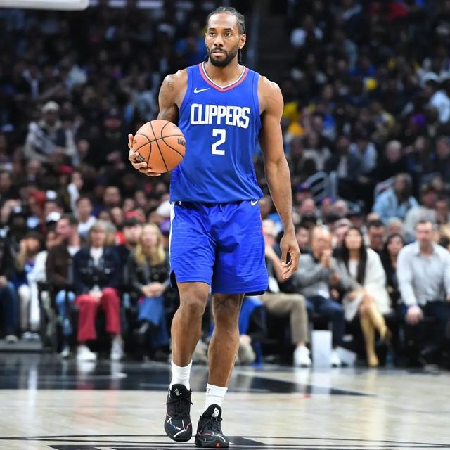 一名球员被 一名球员被